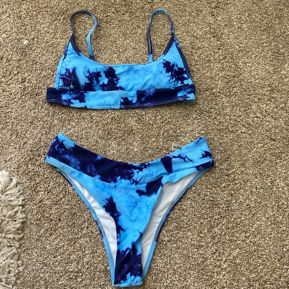 Cute blue tie-dye bikini set. size small